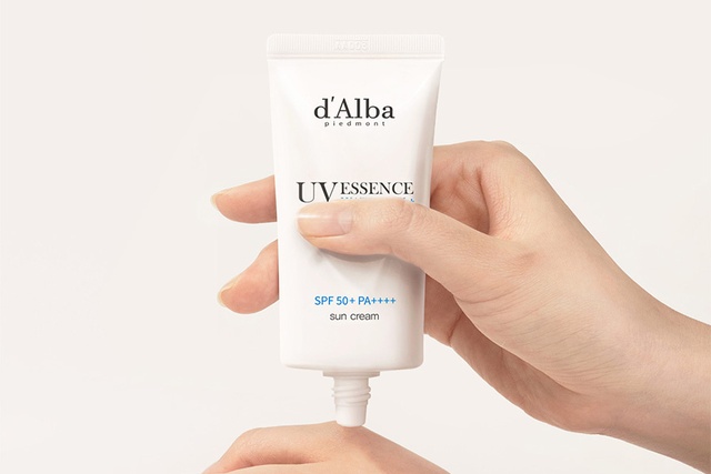 Brand: d'Alba - Waterfull Essence Suncream 50ml